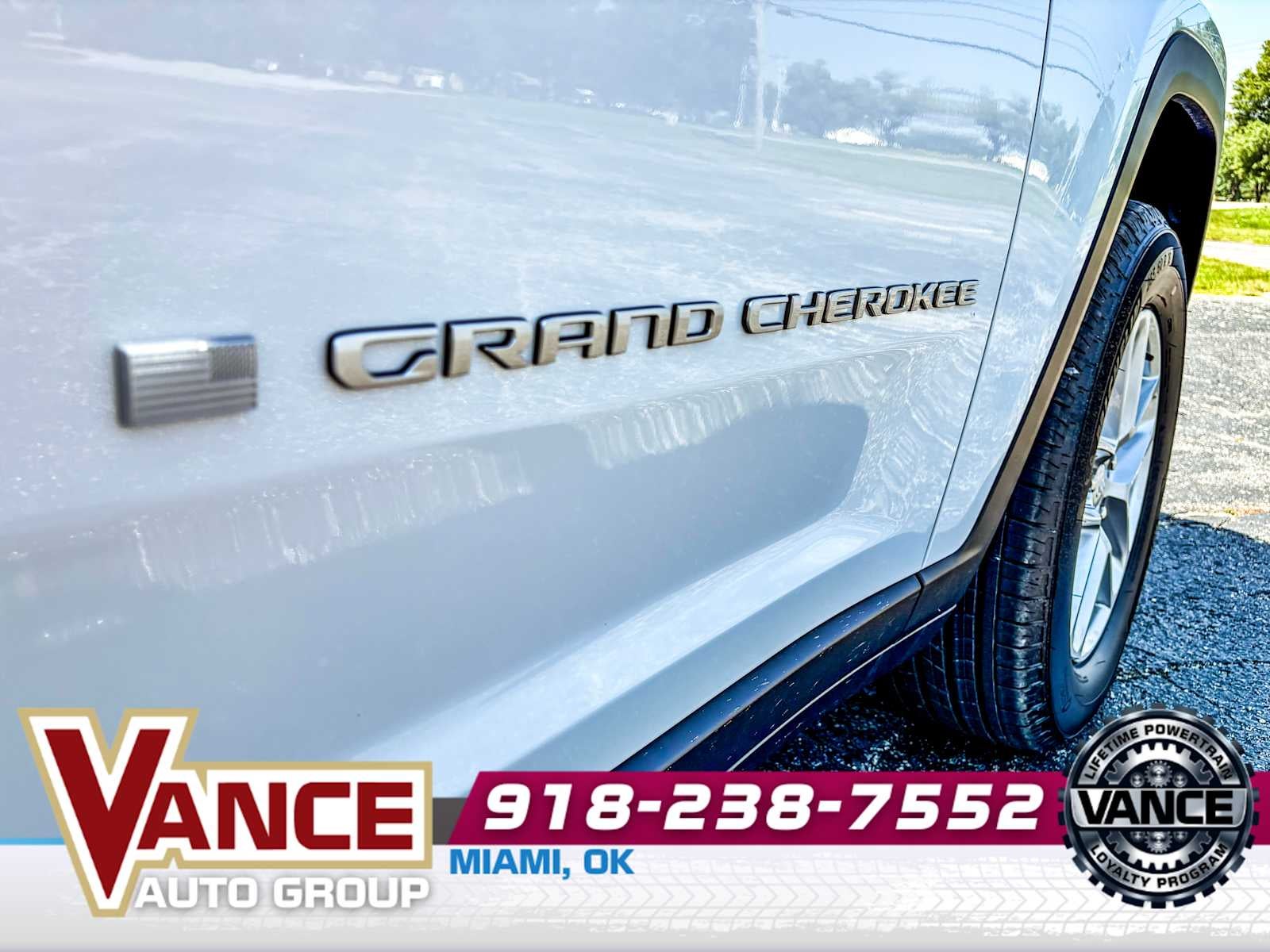 2025 Jeep Grand Cherokee GRAND CHEROKEE LAREDO X 4X4