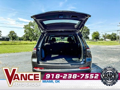 2025 Jeep Grand Cherokee GRAND CHEROKEE LAREDO X 4X4