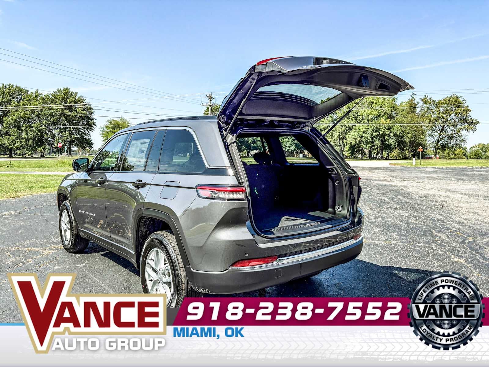 2025 Jeep Grand Cherokee GRAND CHEROKEE LAREDO X 4X4