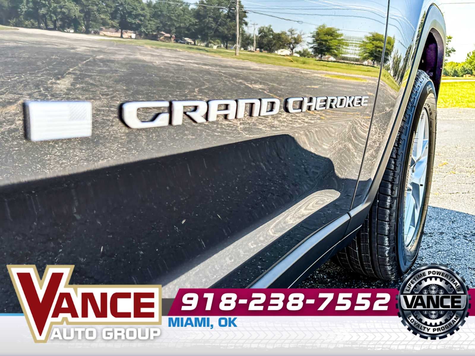 2025 Jeep Grand Cherokee GRAND CHEROKEE LAREDO X 4X4