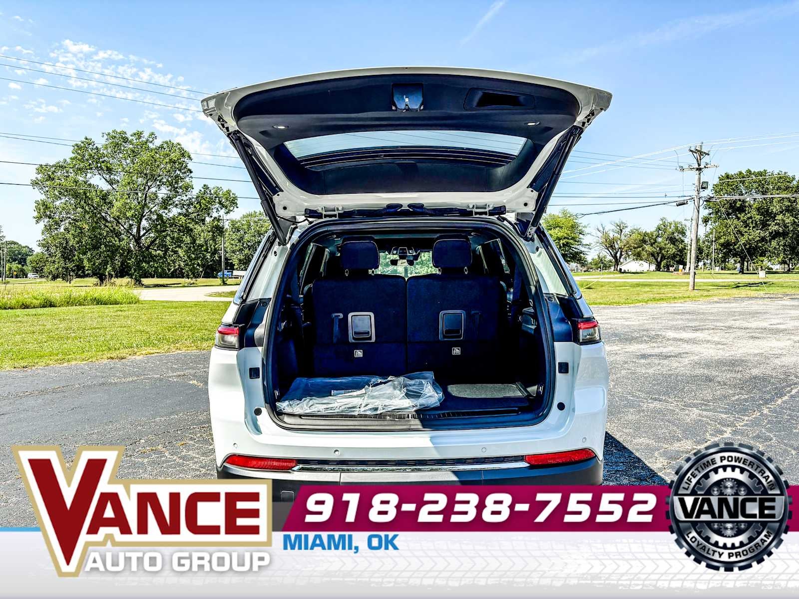 2025 Jeep Grand Cherokee L GRAND CHEROKEE L LAREDO X 4X4