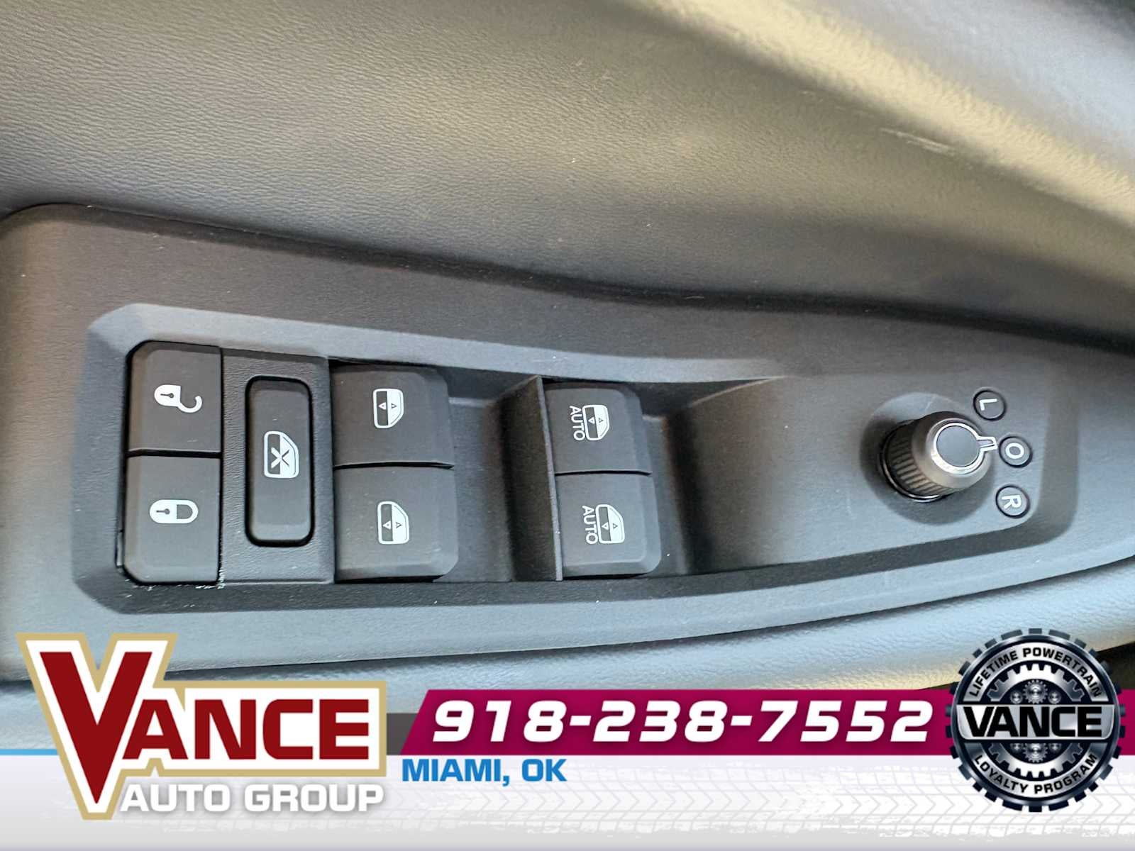 2025 Jeep Grand Cherokee L GRAND CHEROKEE L LAREDO X 4X4