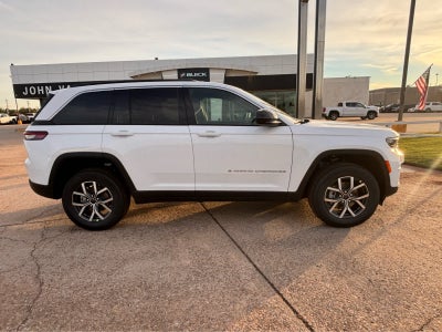2027 Jeep Grand Cherokee Laredo