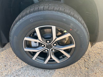 2027 Jeep Grand Cherokee Laredo