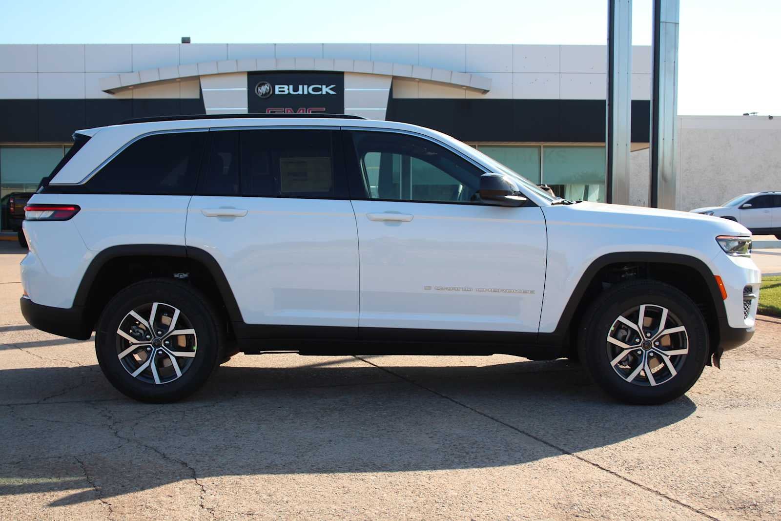 2027 Jeep Grand Cherokee Laredo X