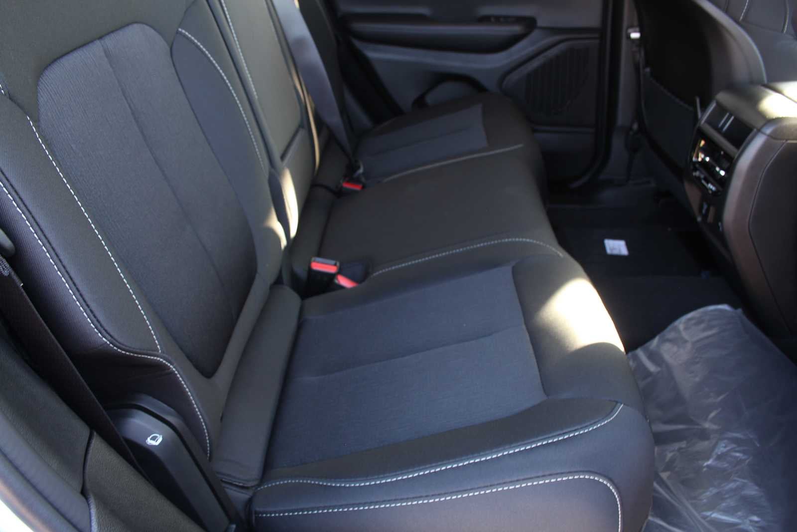 2027 Jeep Grand Cherokee Laredo X