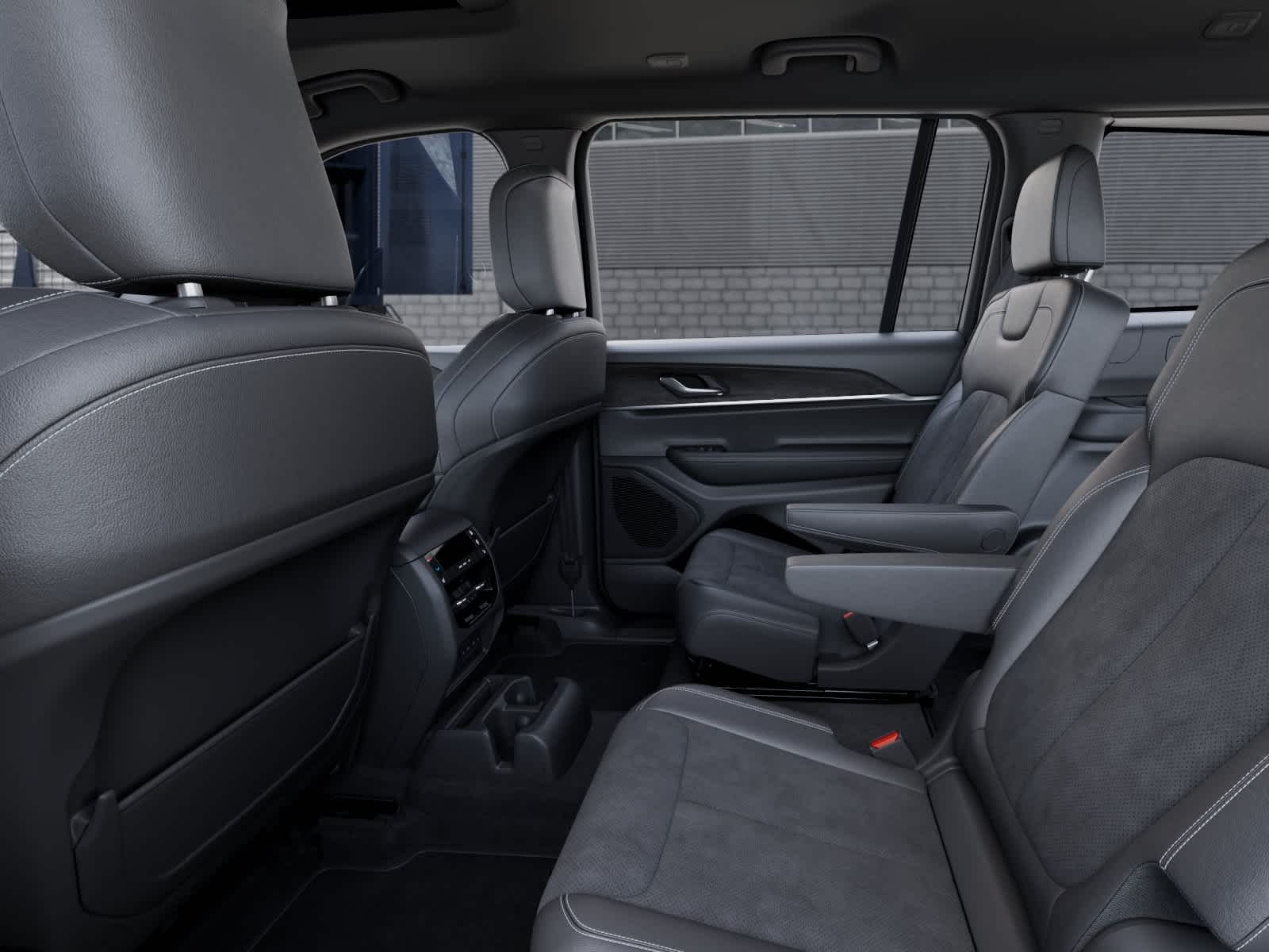 2026 Jeep Grand Cherokee L Laredo Altitude