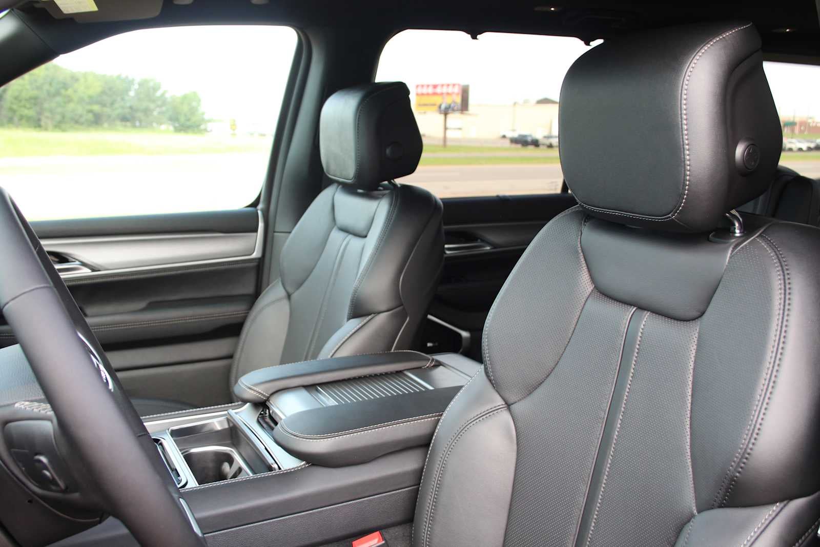 2026 Jeep Grand Wagoneer Limited Reserve