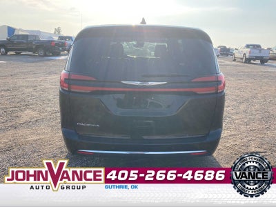 2025 Chrysler Pacifica Select