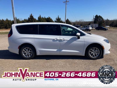 2023 Chrysler Voyager LX