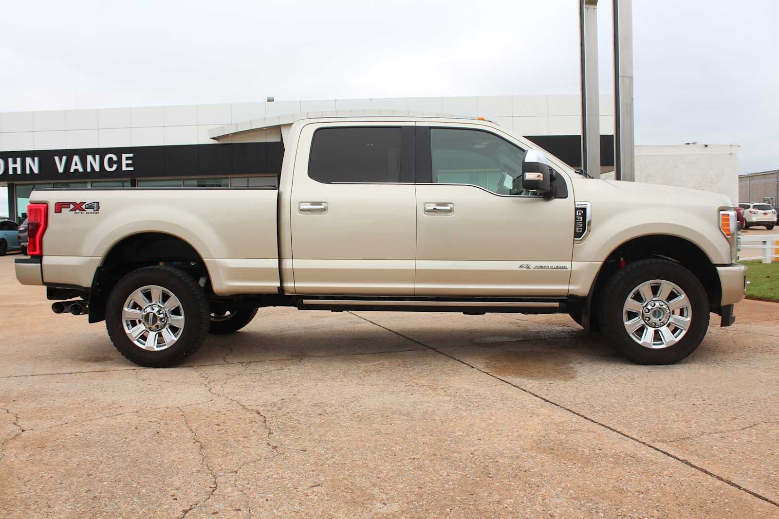 2017 Ford Super Duty F-350 SRW Platinum