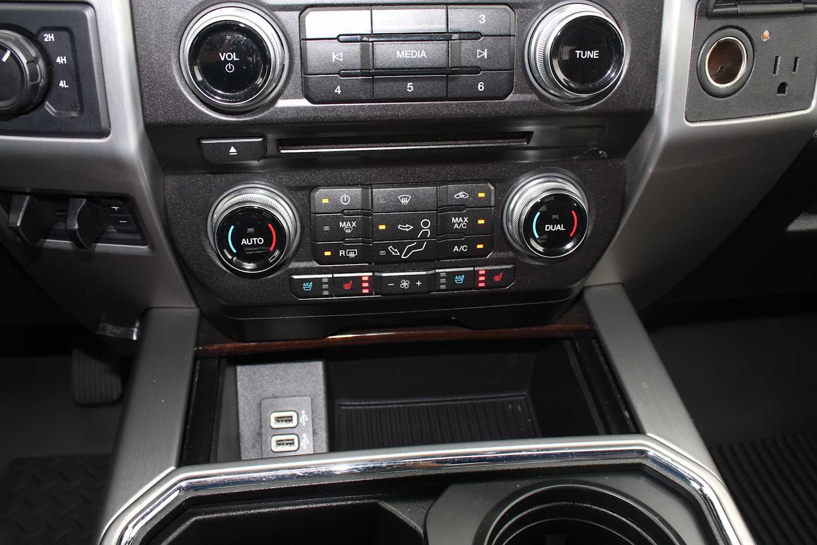 2017 Ford Super Duty F-350 SRW Platinum