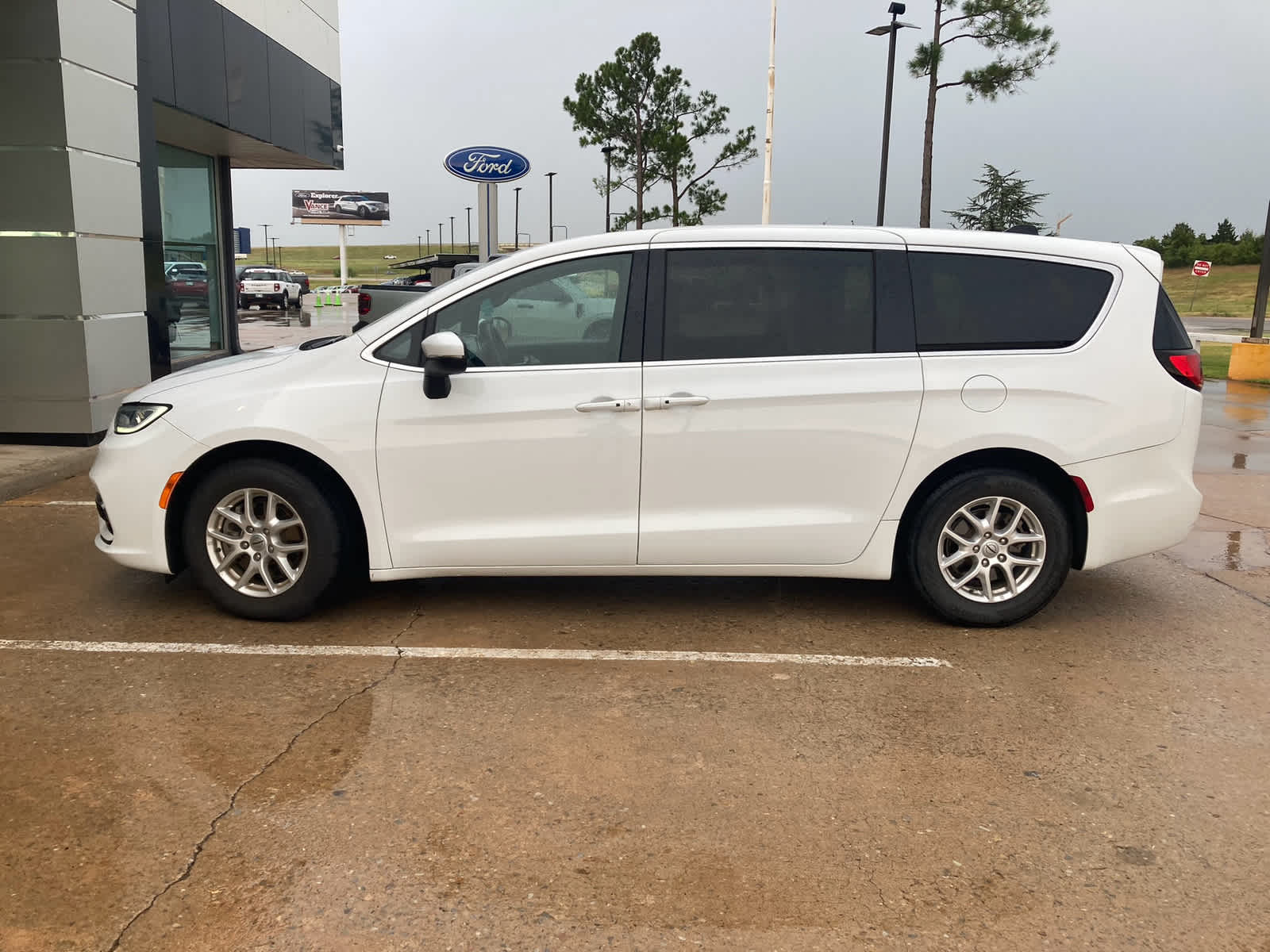 2023 Chrysler Pacifica Touring