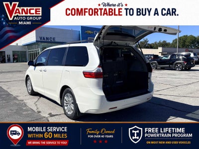 2017 Toyota Sienna XLE Auto Access Seat