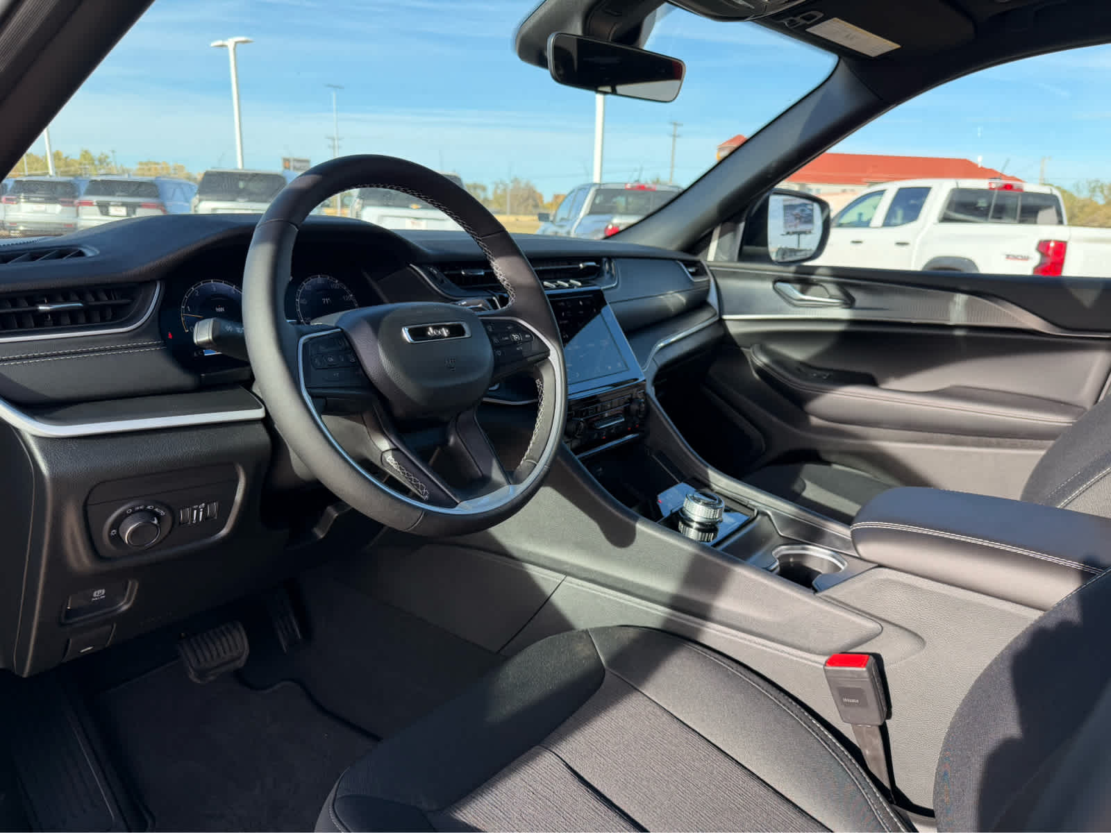 2025 Jeep Grand Cherokee GRAND CHEROKEE LAREDO X 4X4