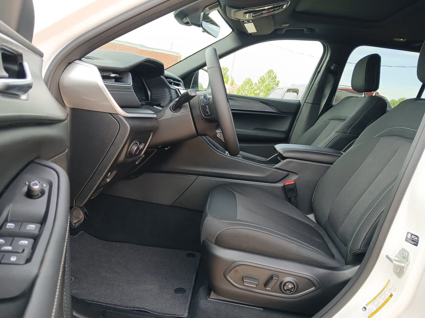 2026 Jeep Grand Cherokee GRAND CHEROKEE LAREDO X 4X4