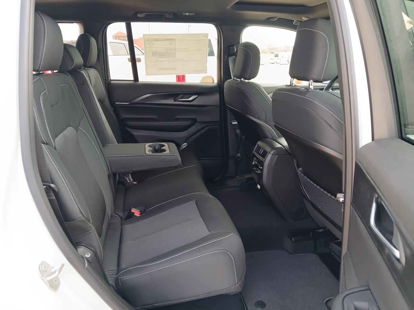 2026 Jeep Grand Cherokee GRAND CHEROKEE LAREDO X 4X4