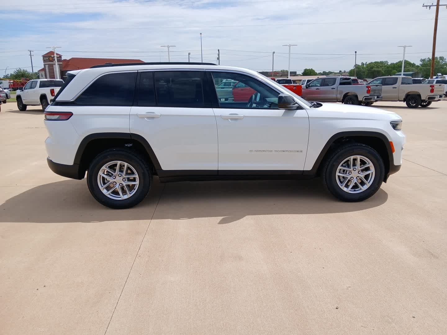 2026 Jeep Grand Cherokee GRAND CHEROKEE LAREDO X 4X4