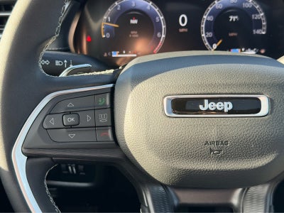 2025 Jeep Grand Cherokee GRAND CHEROKEE LAREDO X 4X4