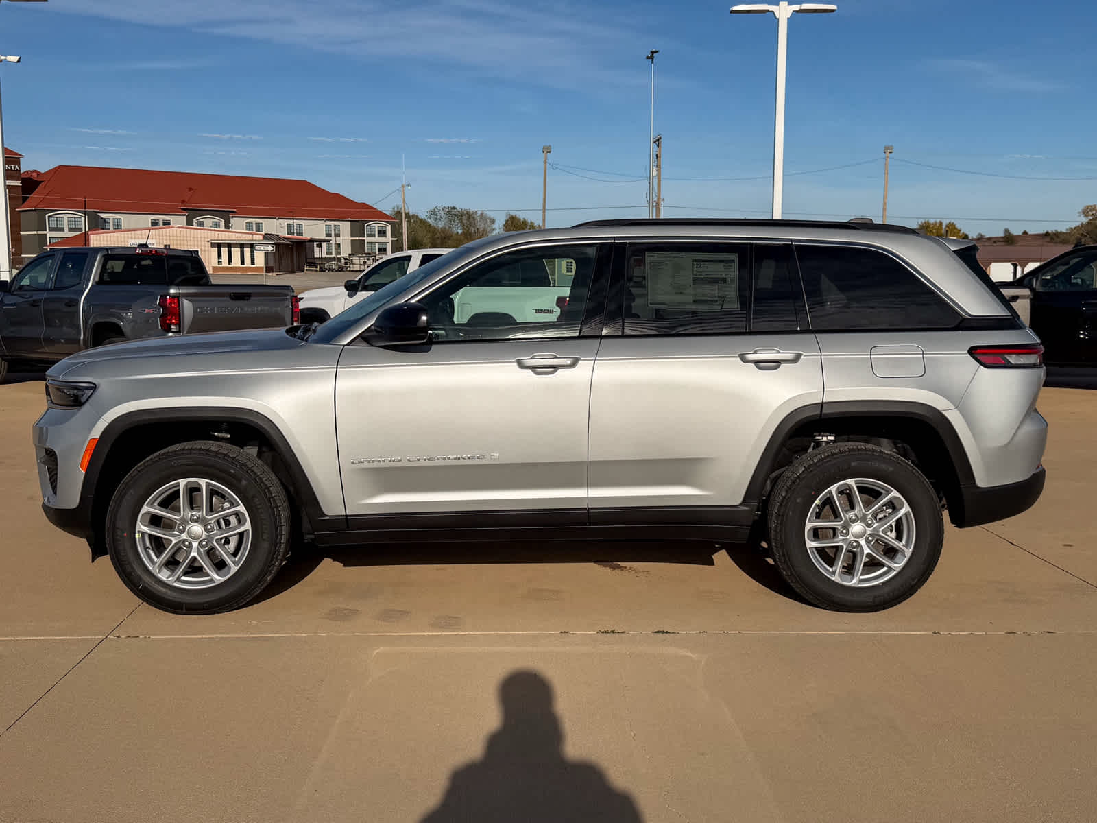 2025 Jeep Grand Cherokee GRAND CHEROKEE LAREDO X 4X4