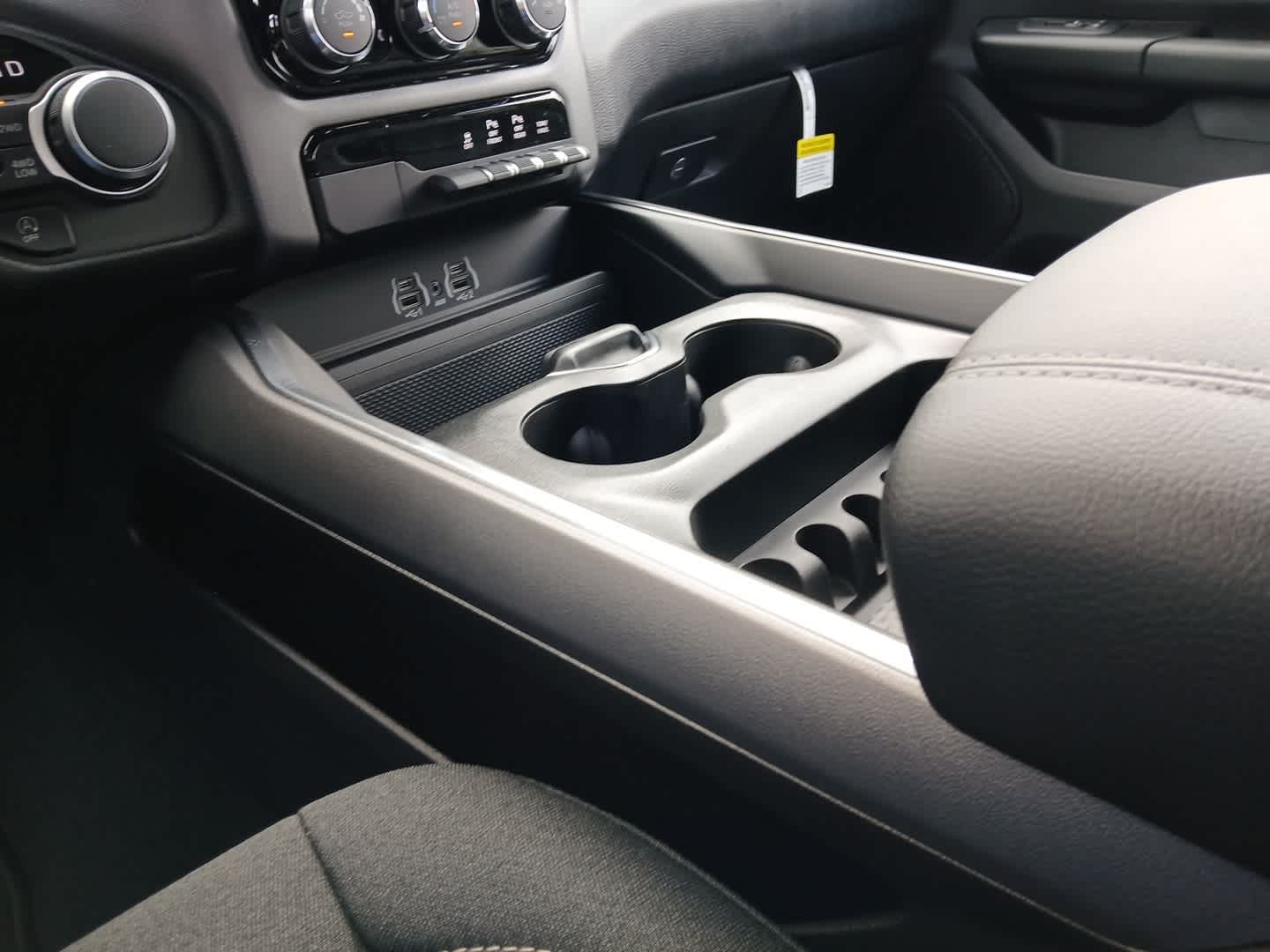 2026 RAM Ram 1500 RAM 1500 EXPRESS CREW CAB 4X4 5'7' BOX