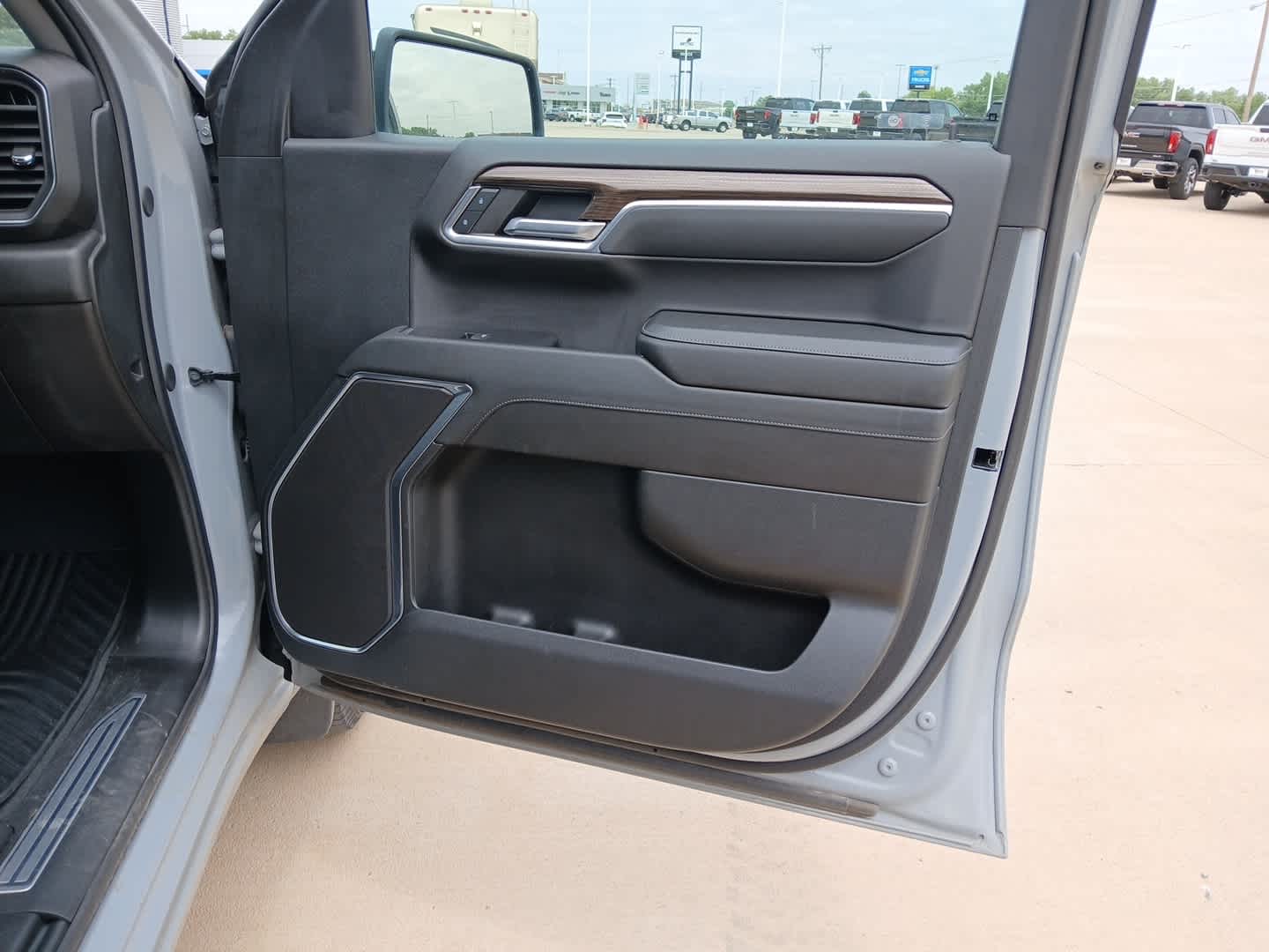 2024 Chevrolet Silverado 1500 4WD Crew Cab Short Bed LT with 2FL