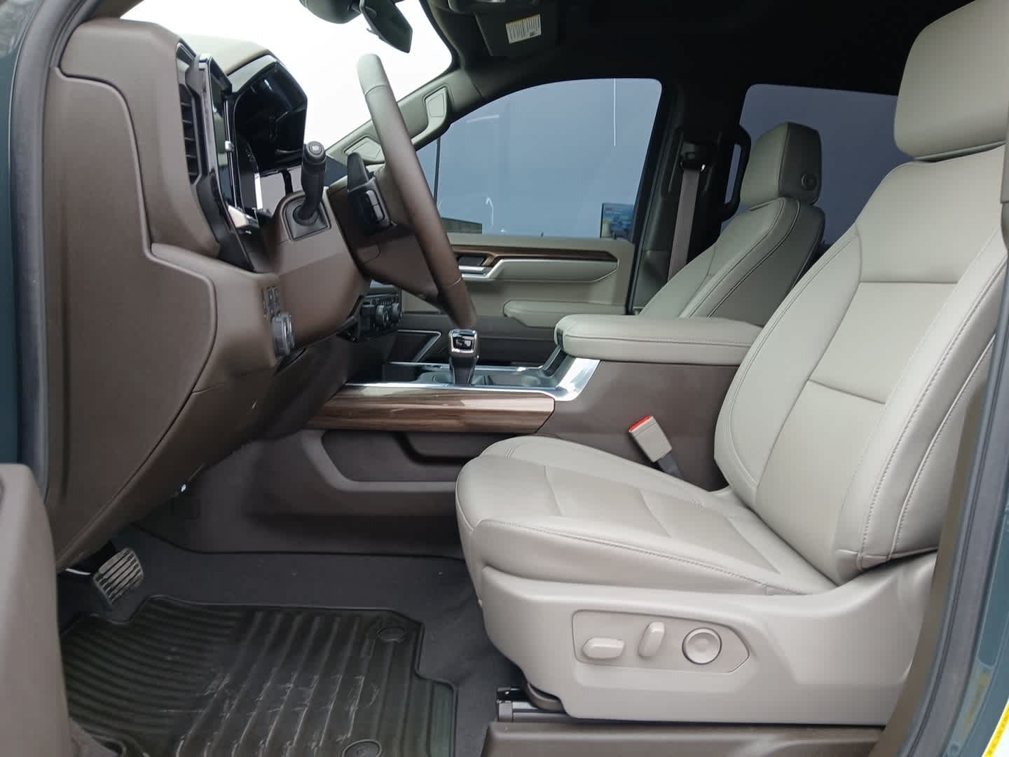 2025 Chevrolet Silverado 1500 4WD Crew Cab Standard Bed LT