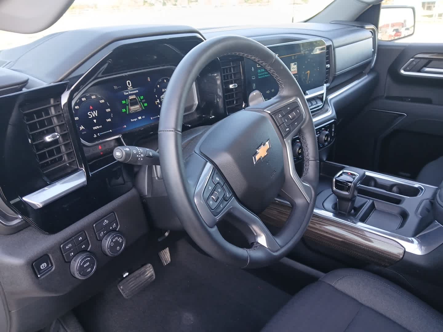 2026 Chevrolet Silverado 1500 4WD Crew Cab Standard Bed LT
