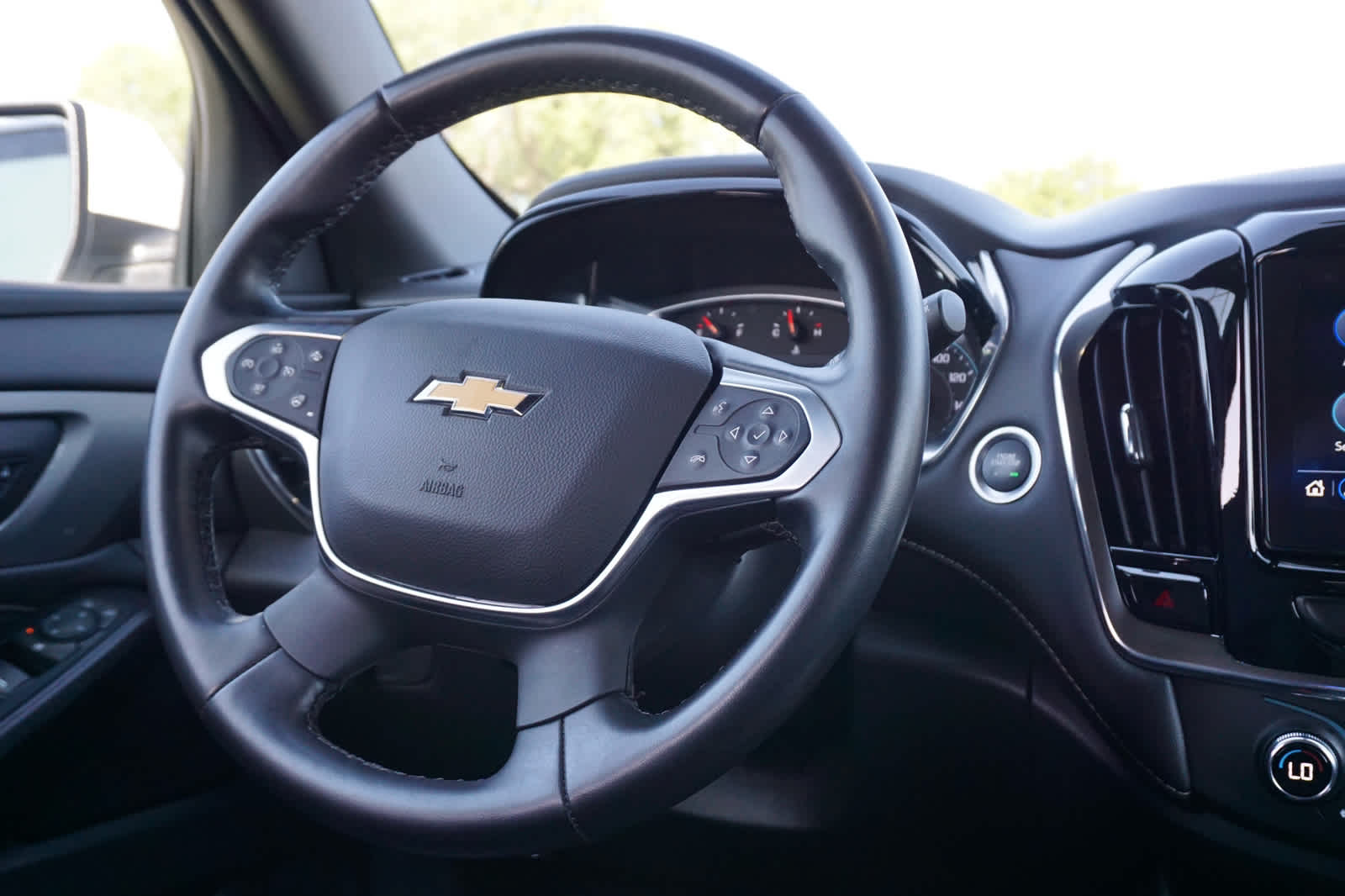 2023 Chevrolet Traverse FWD LT Leather