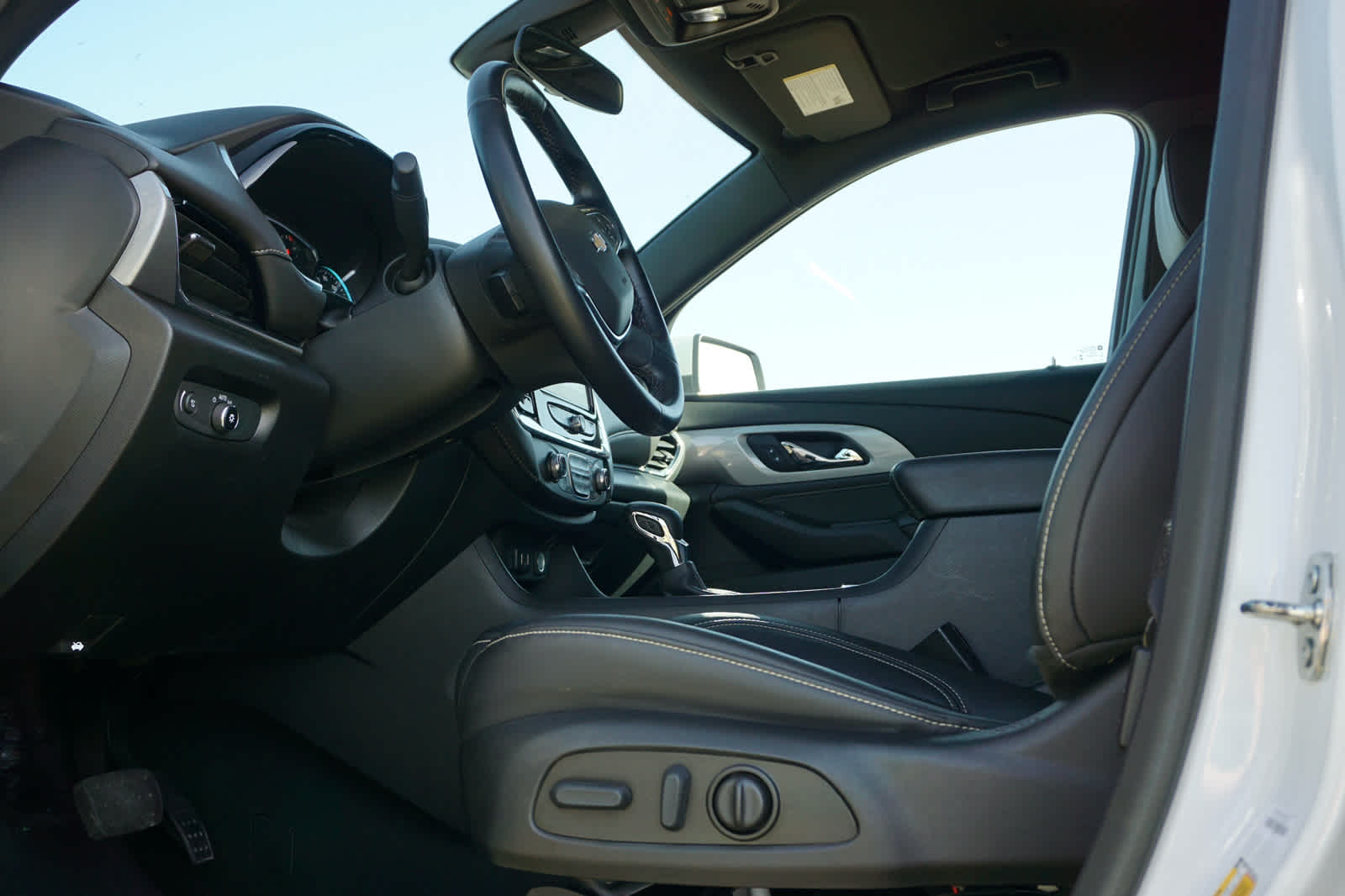 2023 Chevrolet Traverse FWD LT Leather
