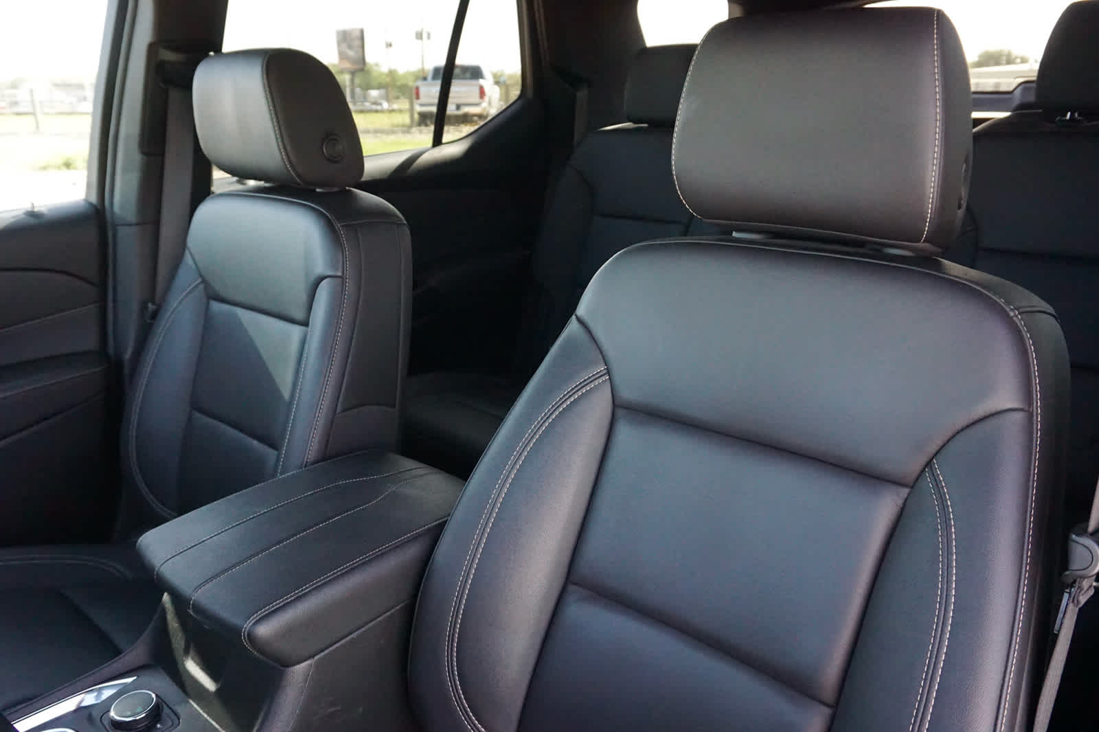 2023 Chevrolet Traverse FWD LT Leather