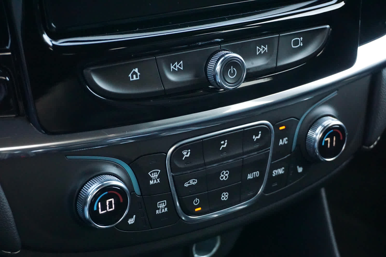 2023 Chevrolet Traverse FWD LT Leather