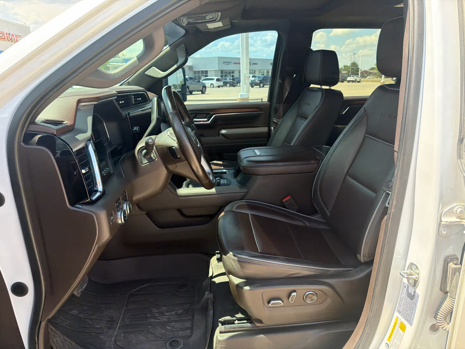 2024 GMC Sierra 2500HD 4WD Crew Cab Standard Bed Denali