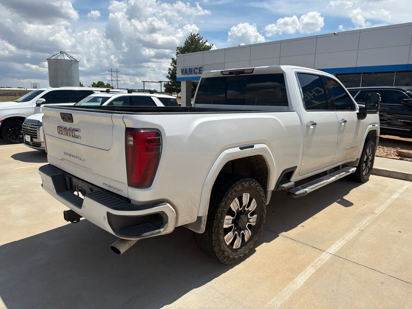 2024 GMC Sierra 2500HD 4WD Crew Cab Standard Bed Denali