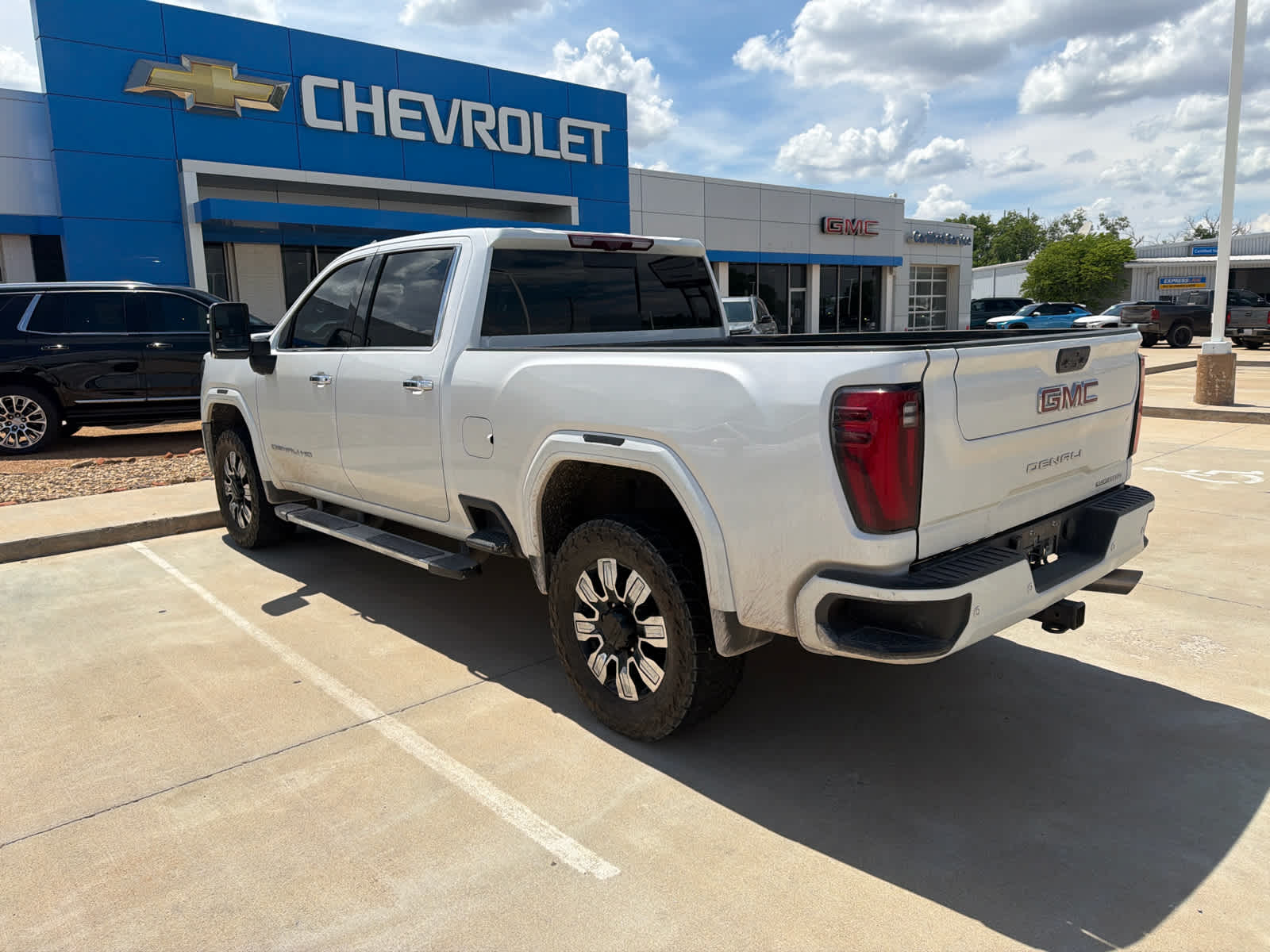 2024 GMC Sierra 2500HD 4WD Crew Cab Standard Bed Denali