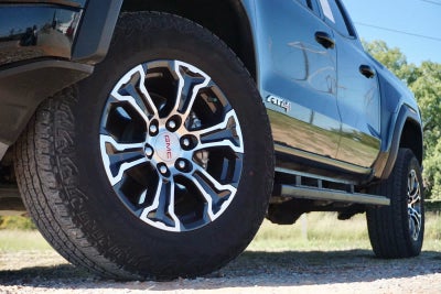 2025 GMC Canyon 4WD AT4