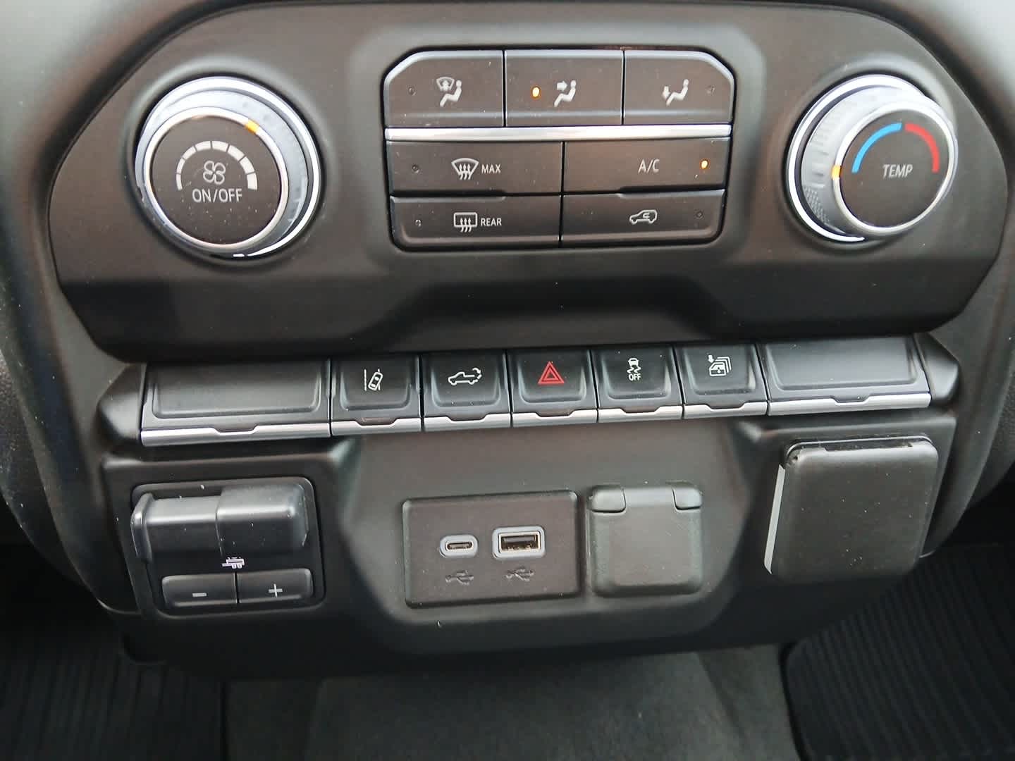 2024 Chevrolet Silverado 2500HD 4WD Crew Cab Standard Bed Custom