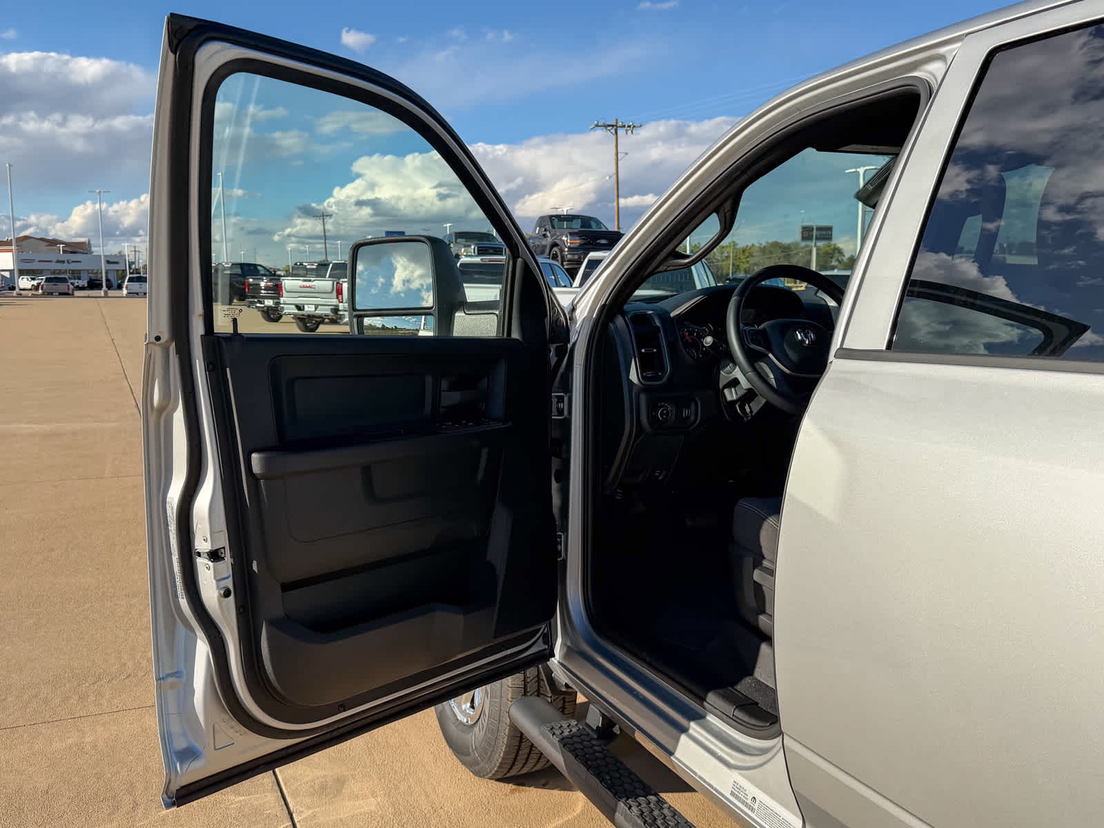 2026 RAM Ram 2500 RAM 2500 TRADESMAN CREW CAB 4X4 6'4' BOX