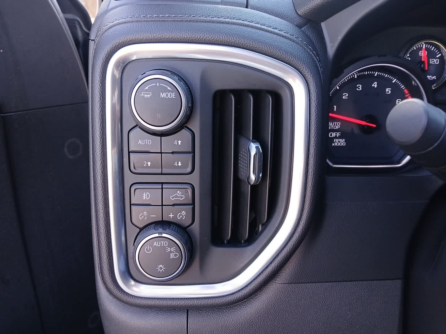 2020 Chevrolet Silverado 1500 4WD Crew Cab Short Bed RST