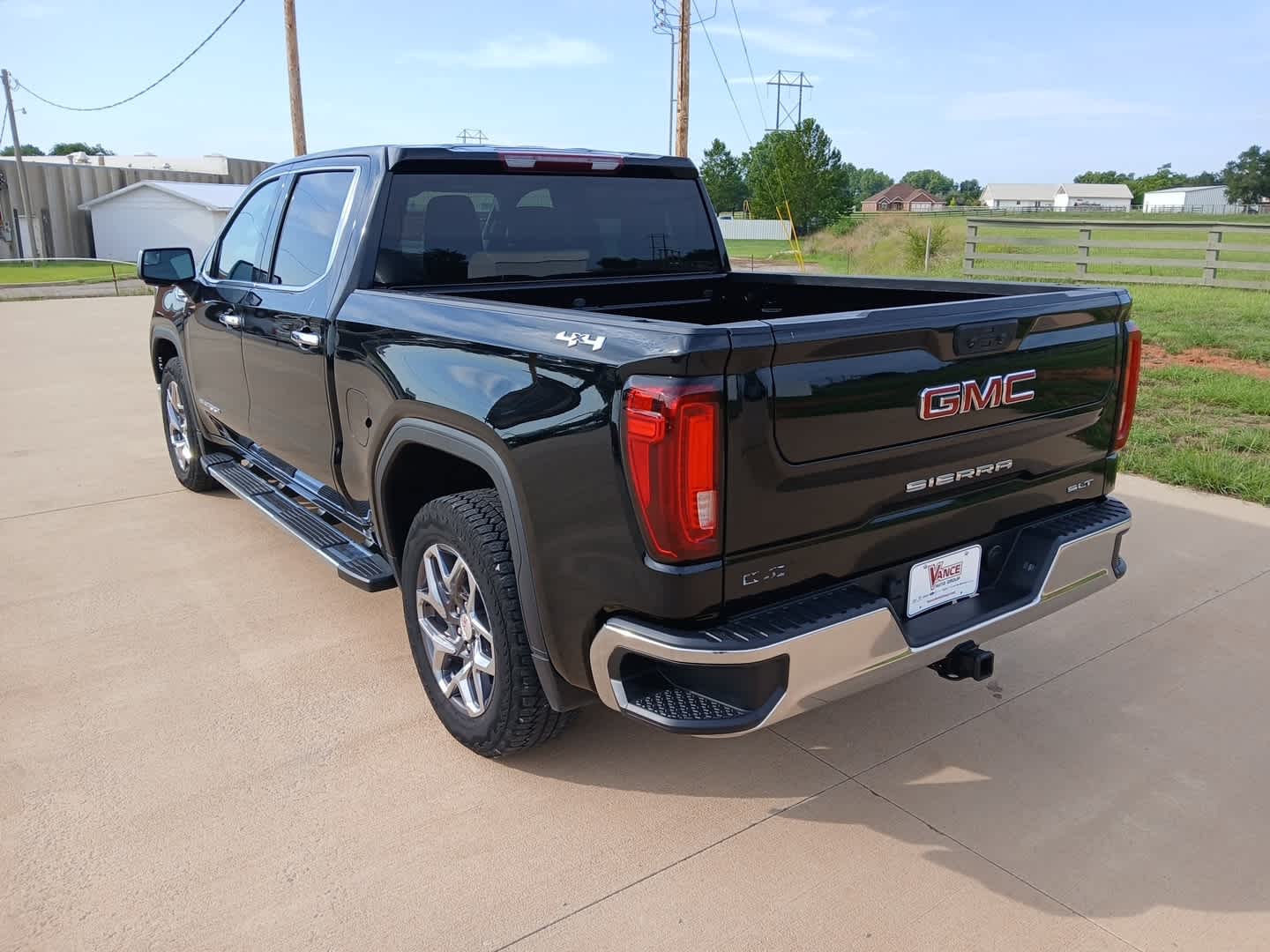 2024 GMC Sierra 1500 4WD Crew Cab Short Box SLT