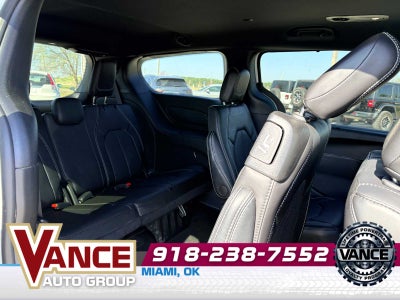 2025 Chrysler Voyager LX